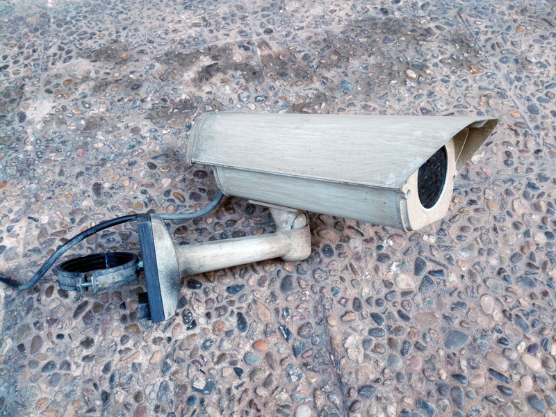 camara vigilancia seguridad_poste metal brazo 22 11x37x14 10u